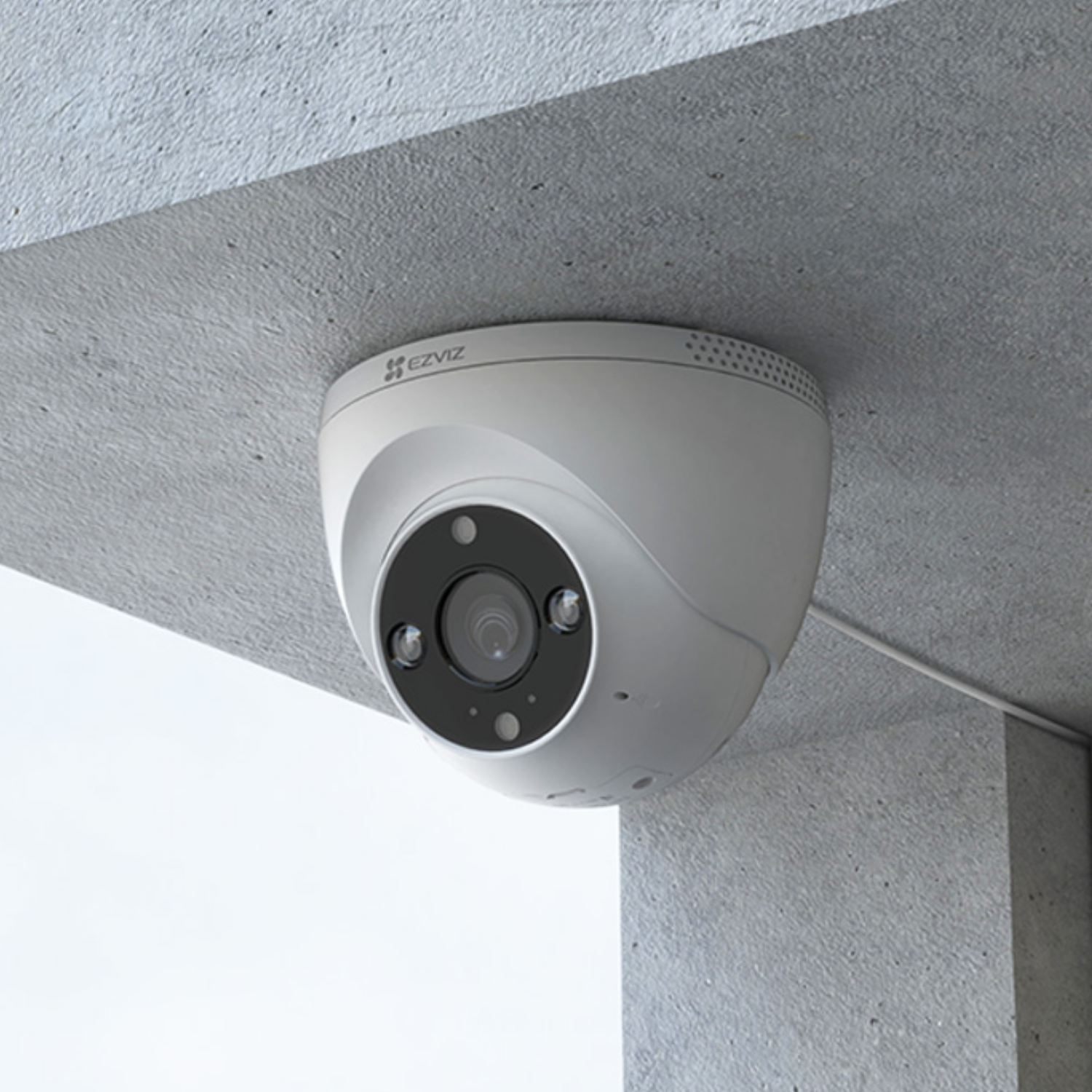 Cámara EZVIZ Wifi, H4, Domo IP 4MP, audio 2 vías, IP67, detección humana, sirena, luz estroboscópica.