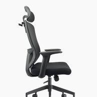Silla ejecutiva respaldo alto, malla negra, reposacabezas ajustable, apoyabrazos fijos y base nylon | IOFF-M709