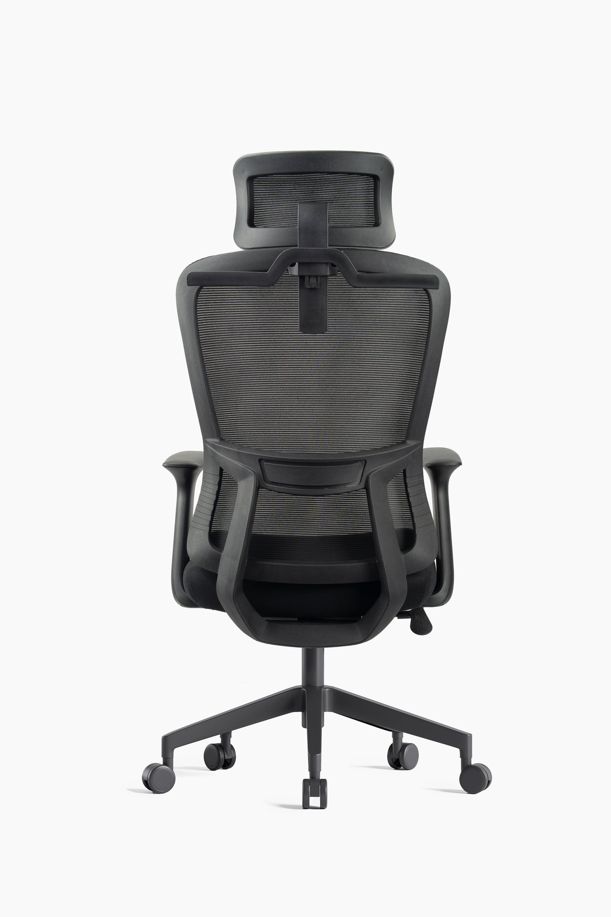Silla ejecutiva respaldo alto, malla negra, reposacabezas ajustable, apoyabrazos fijos y base nylon | IOFF-M709