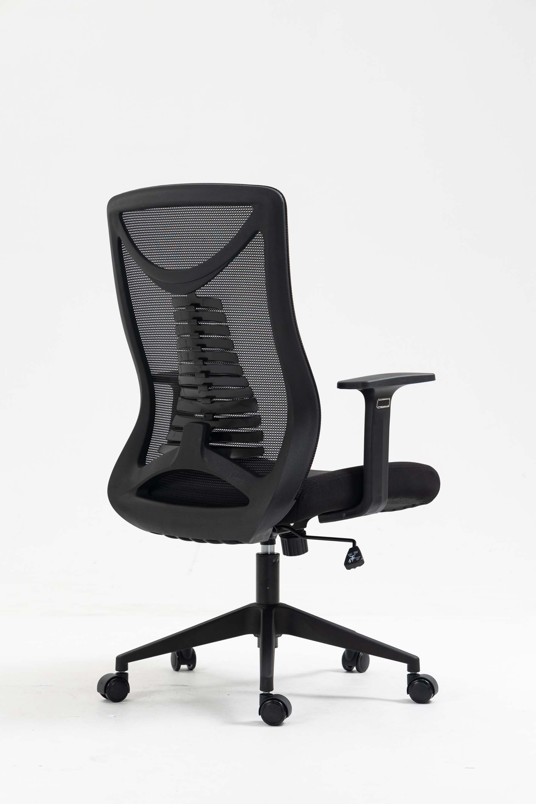 Silla SIT Ejecutiva, malla negra, inclinación flexible, ruedas de goma, apoyo lumbar. Peso: 250 Lbs. SIT-M350