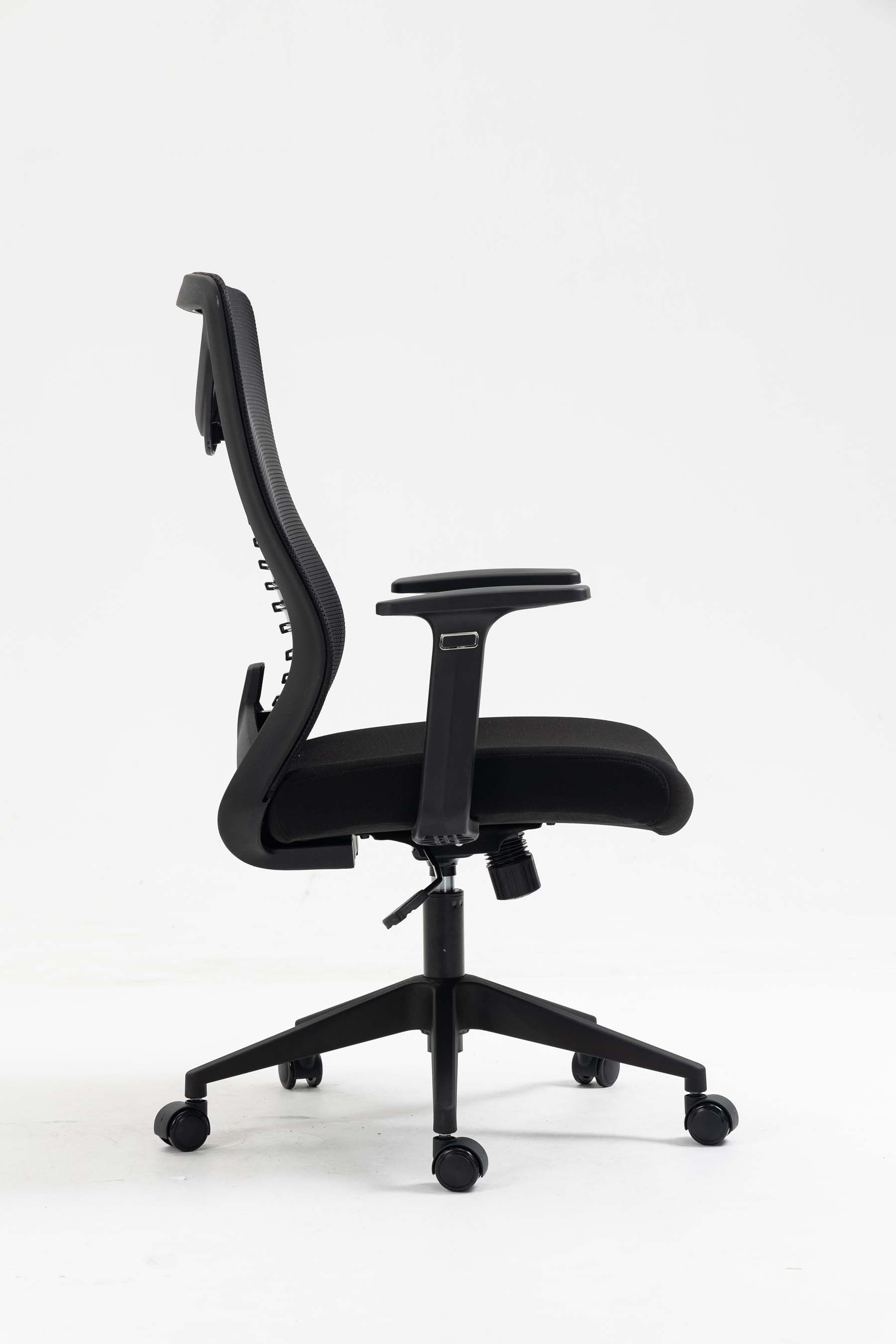 Silla SIT Ejecutiva, malla negra, inclinación flexible, ruedas de goma, apoyo lumbar. Peso: 250 Lbs. SIT-M350