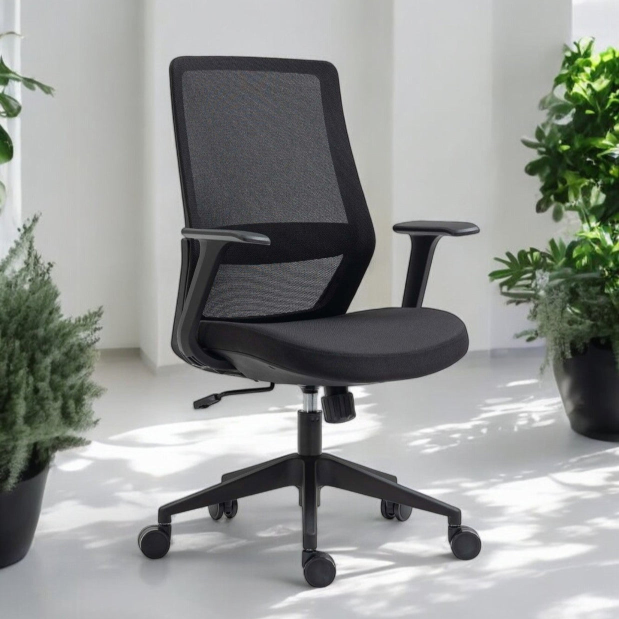 Silla SIT Ejecutiva, respaldo de malla, soporte lumbar ajustable, brazos fijos. Peso: 250 Lbs.SIT-M750