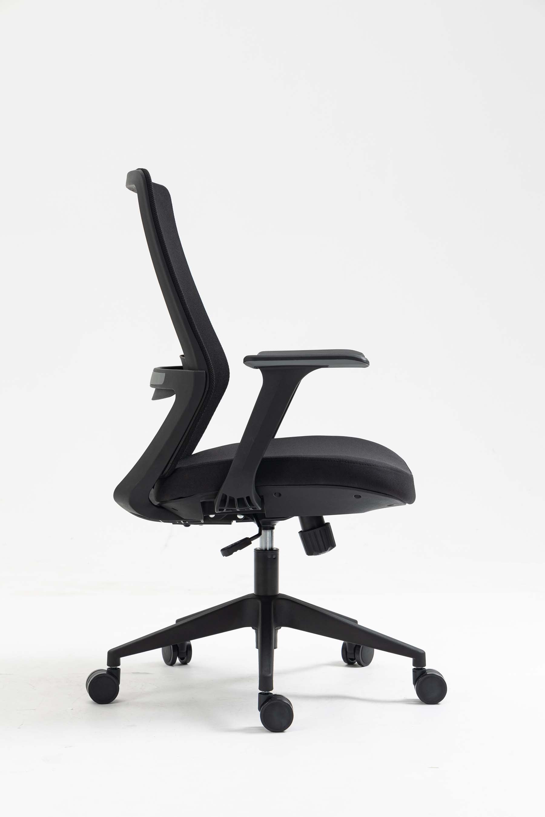 Silla SIT Ejecutiva, respaldo de malla, soporte lumbar ajustable, brazos fijos. Peso: 250 Lbs.SIT-M750