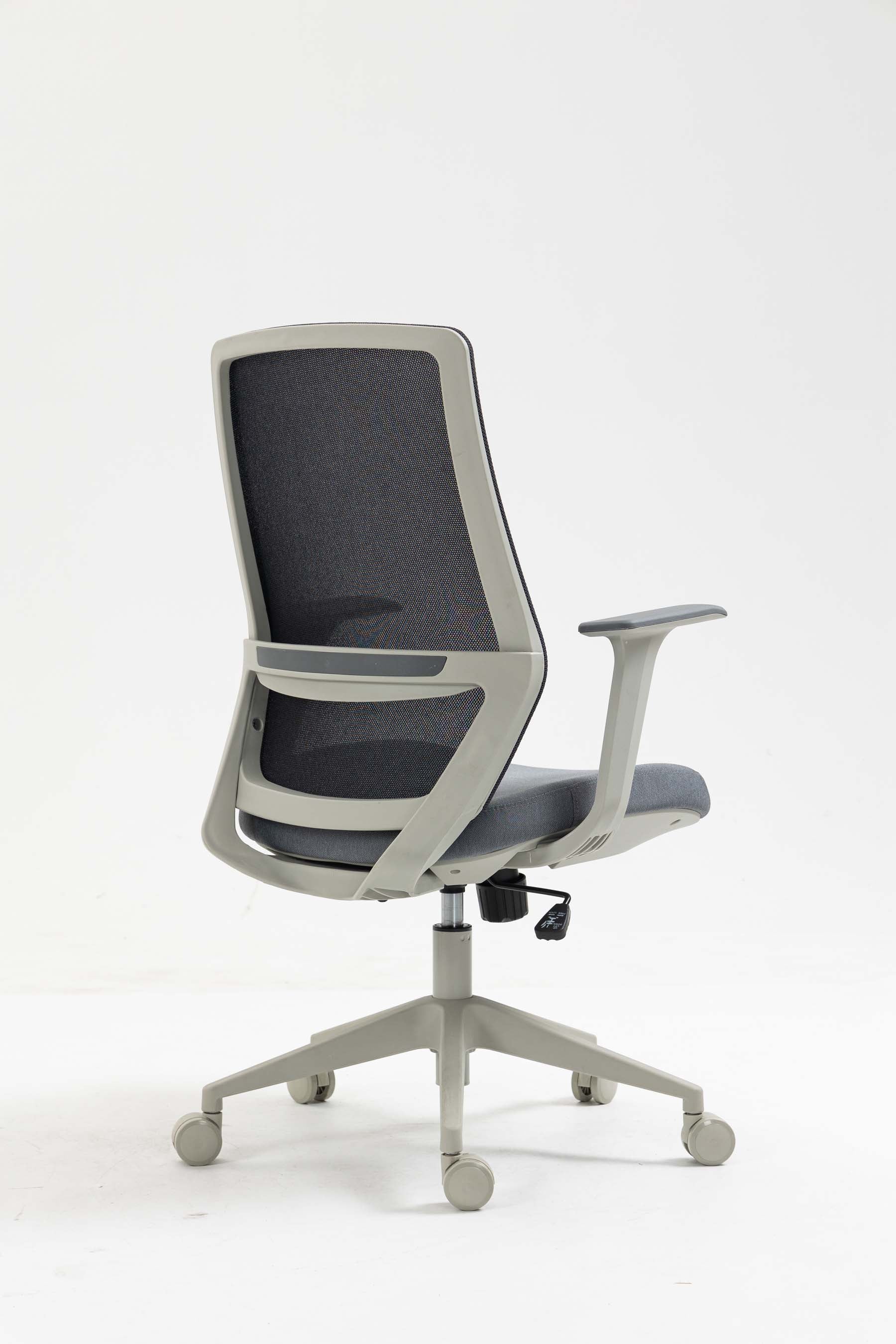Silla SIT Ejecutiva, respaldo de malla, soporte lumbar ajustable, brazos fijos. Peso: 250 Lbs.SIT-M750